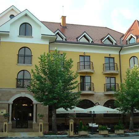 Hotel Chinar Хисаря Экстерьер фото