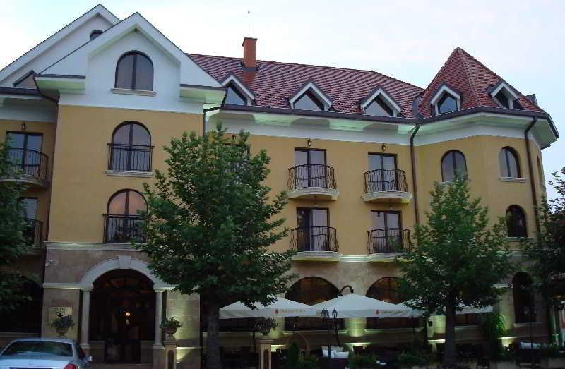 Hotel Chinar Хисаря Экстерьер фото